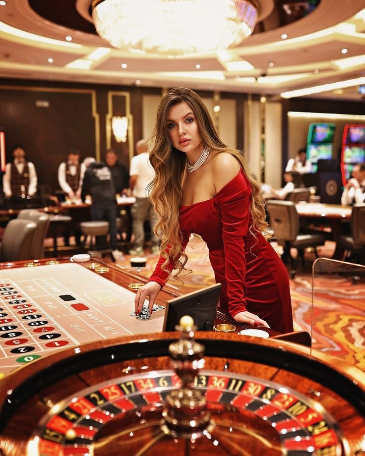Dealer profesional Bikini Paradise berkomunikasi dalam berbagai bahasa